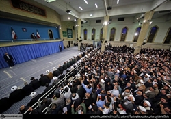 امروز بیعت با انقلاب و امام، بیعت با پیامبر(ص) است