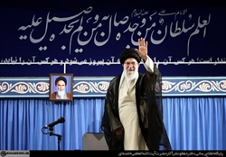 انقلابیگری فقط در بستر نظام موجود امکانپذیر است